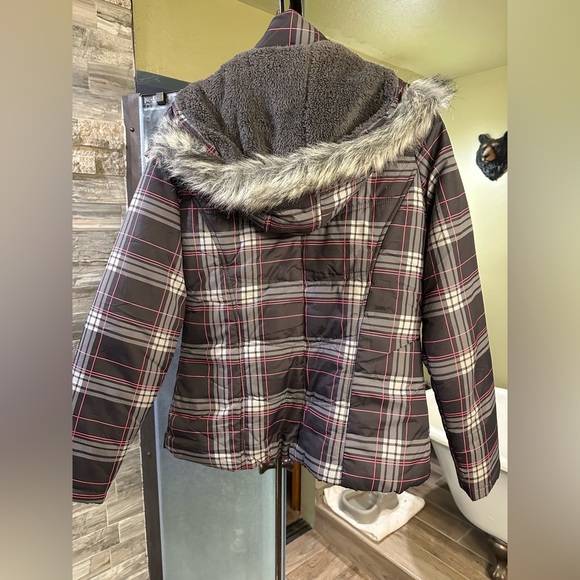 Snow Jacket - Picture 2 of 5